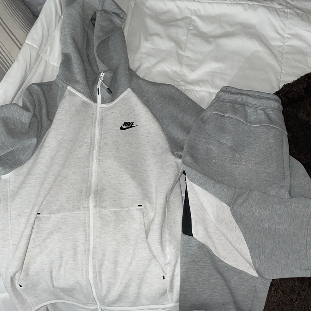Nike tech jogger set